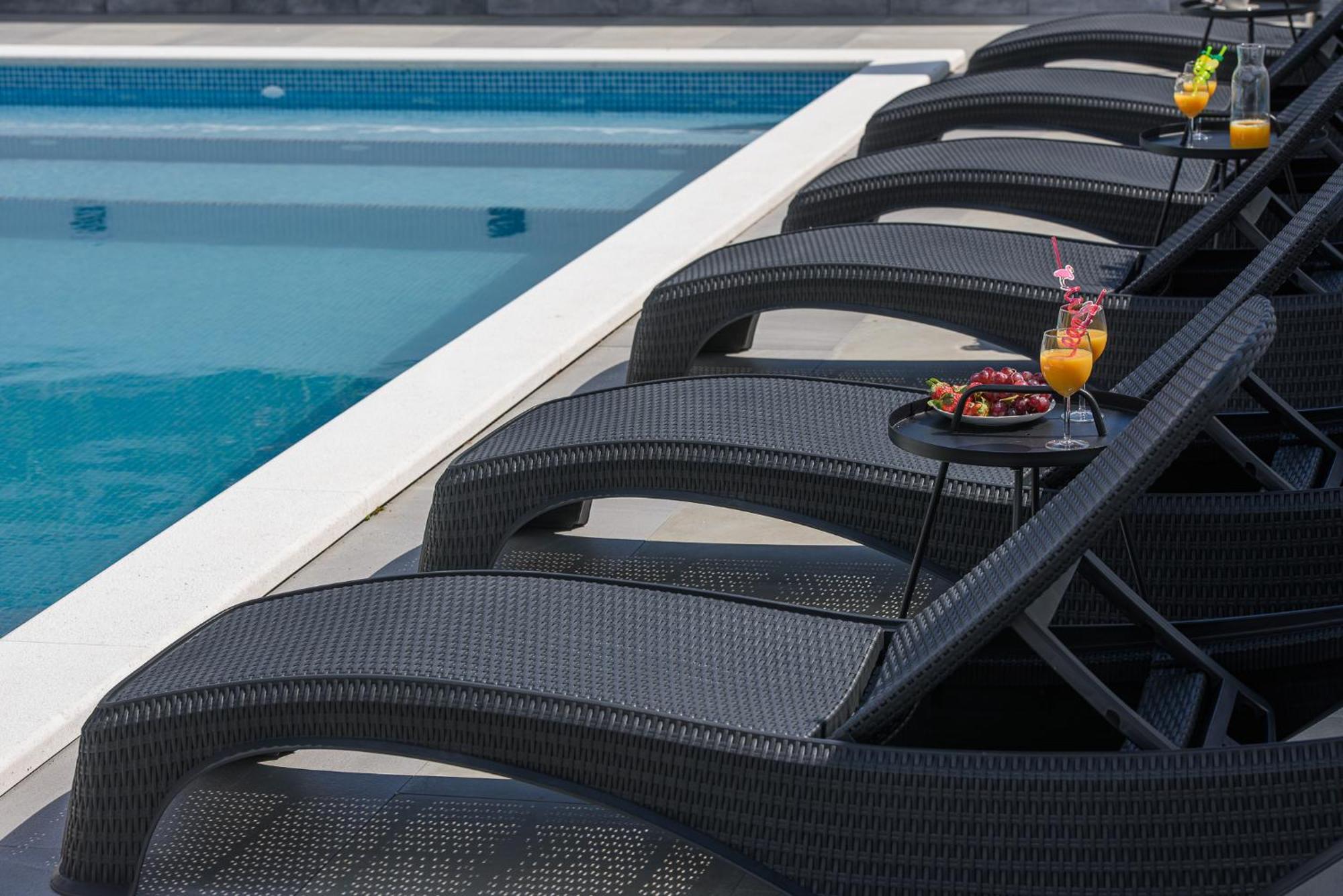 Villa Barbara & Zoran With Free Parking And Heated Swimming Pool Seget Vranjica Exterior photo