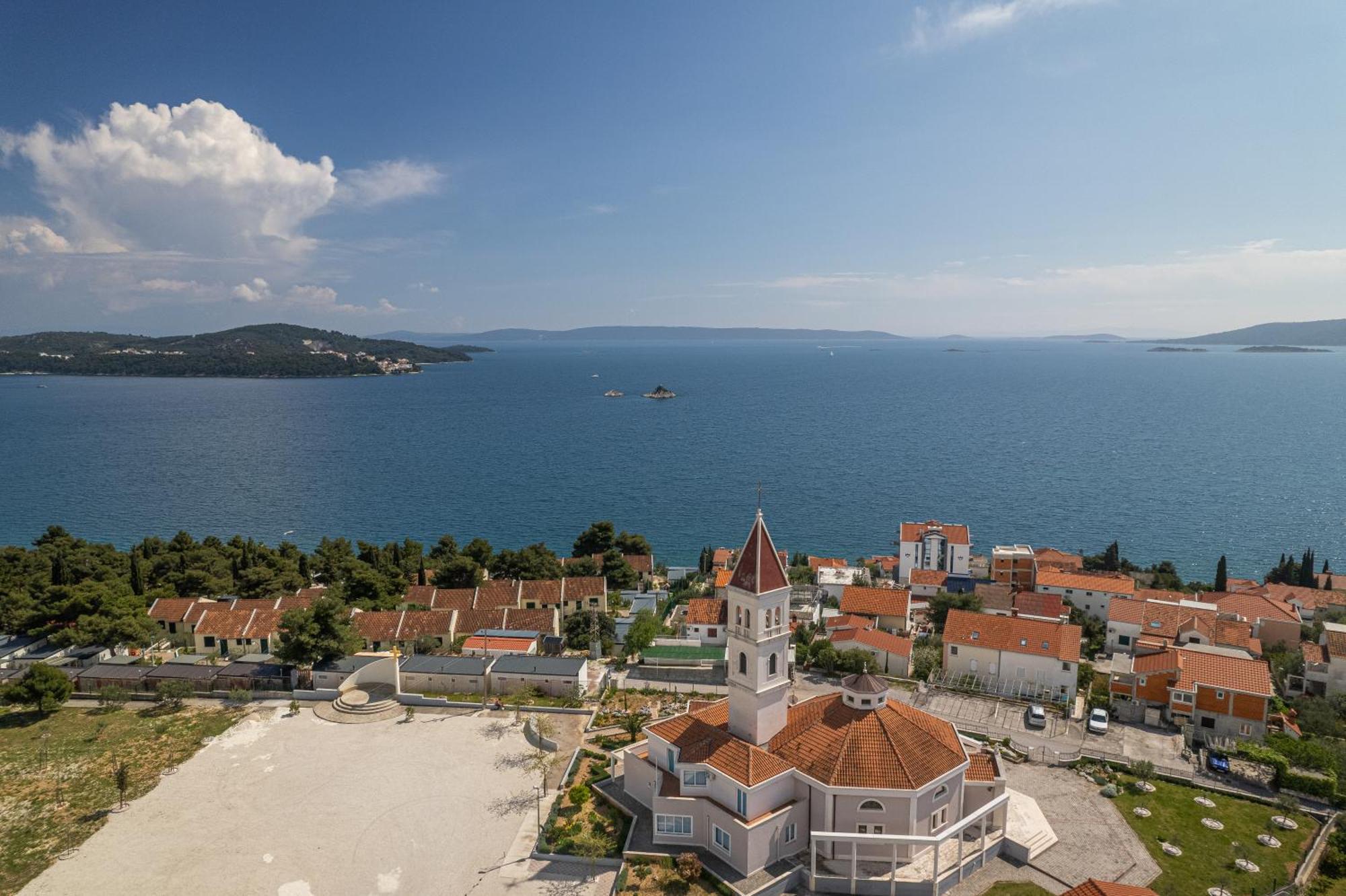 Villa Barbara & Zoran With Free Parking And Heated Swimming Pool Seget Vranjica Exterior photo