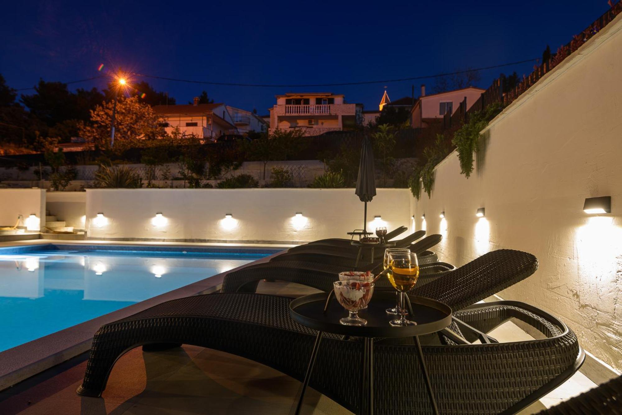 Villa Barbara & Zoran With Free Parking And Heated Swimming Pool Seget Vranjica Exterior photo
