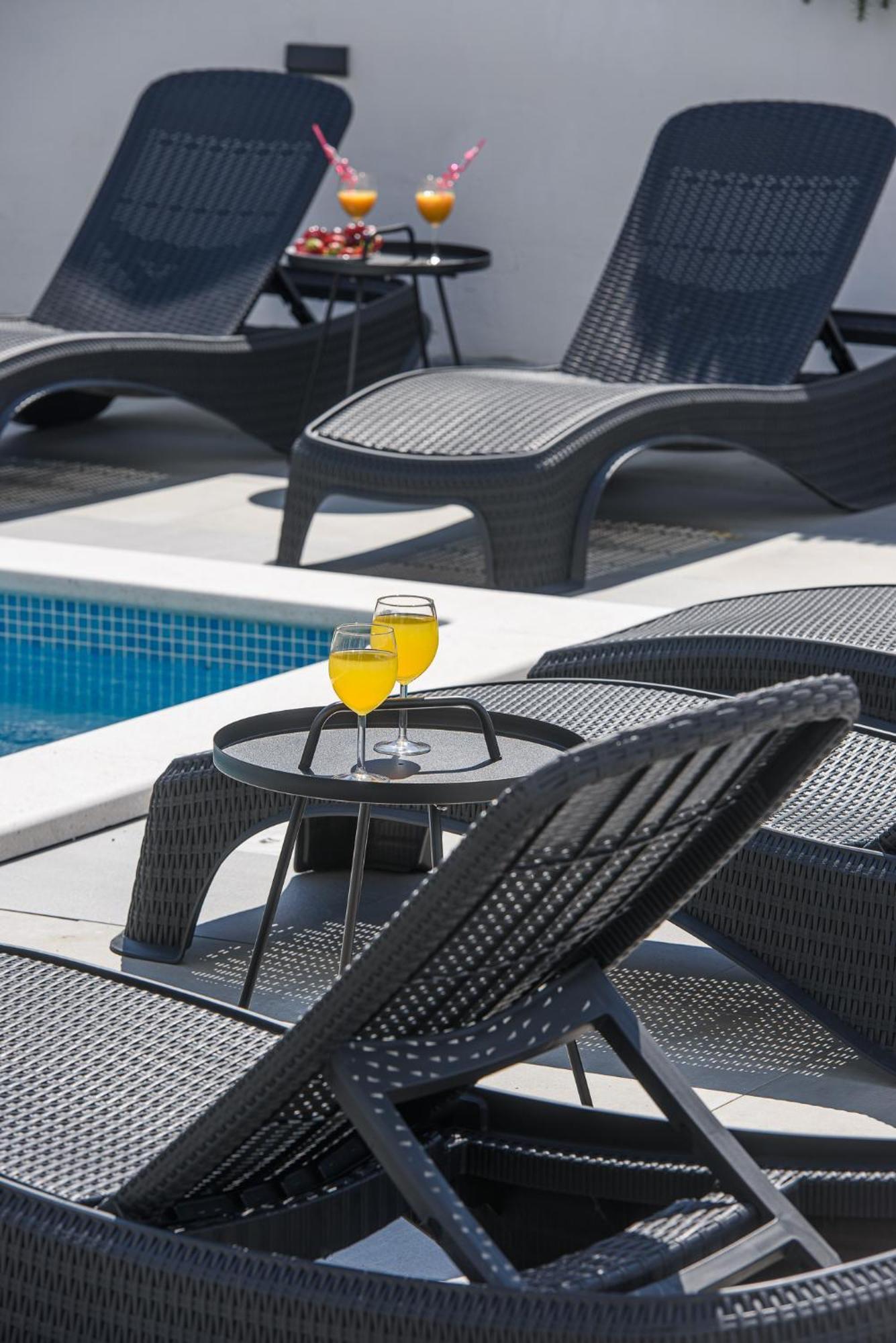 Villa Barbara & Zoran With Free Parking And Heated Swimming Pool Seget Vranjica Exterior photo