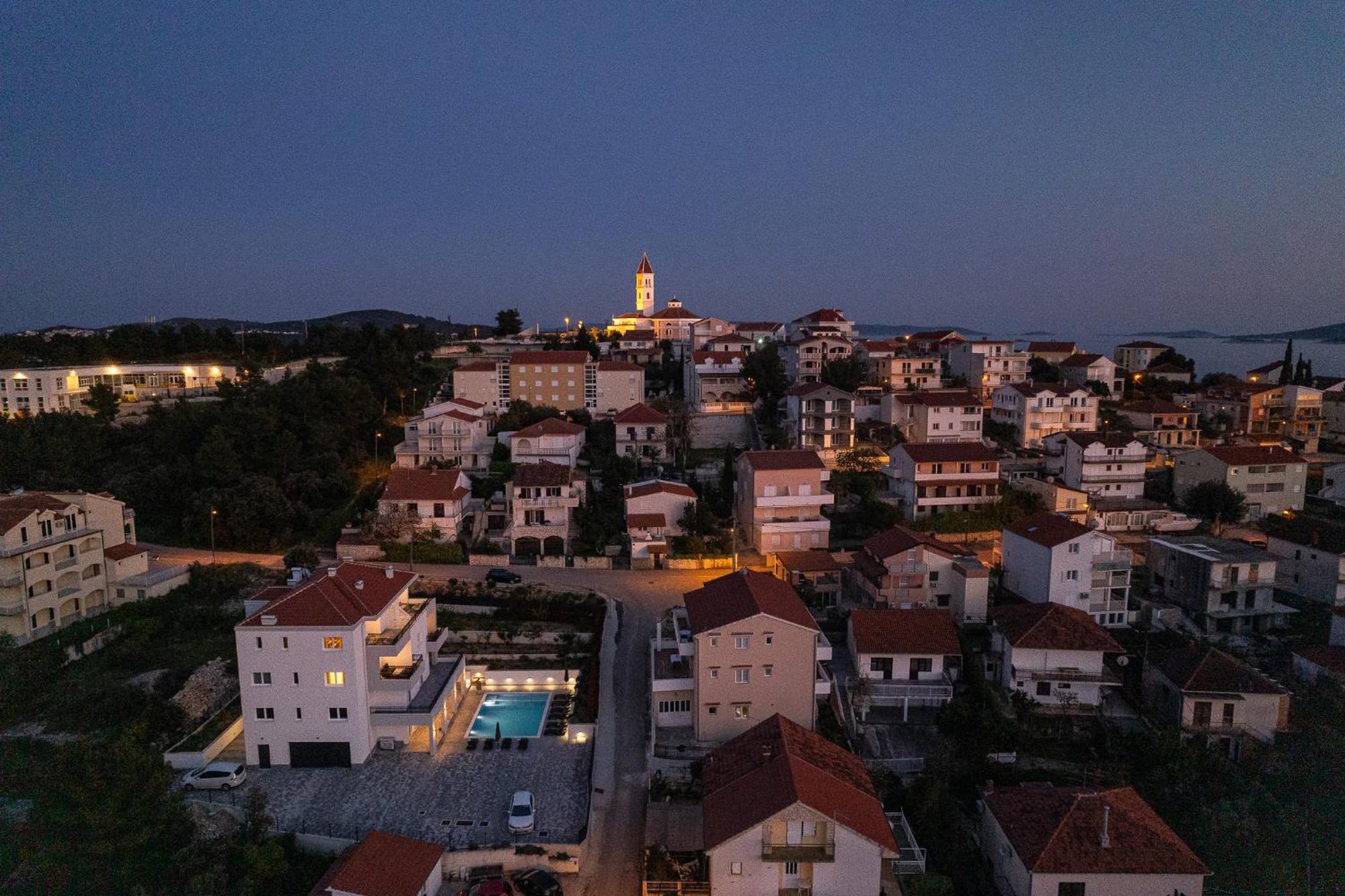 Villa Barbara & Zoran With Free Parking And Heated Swimming Pool Seget Vranjica Exterior photo